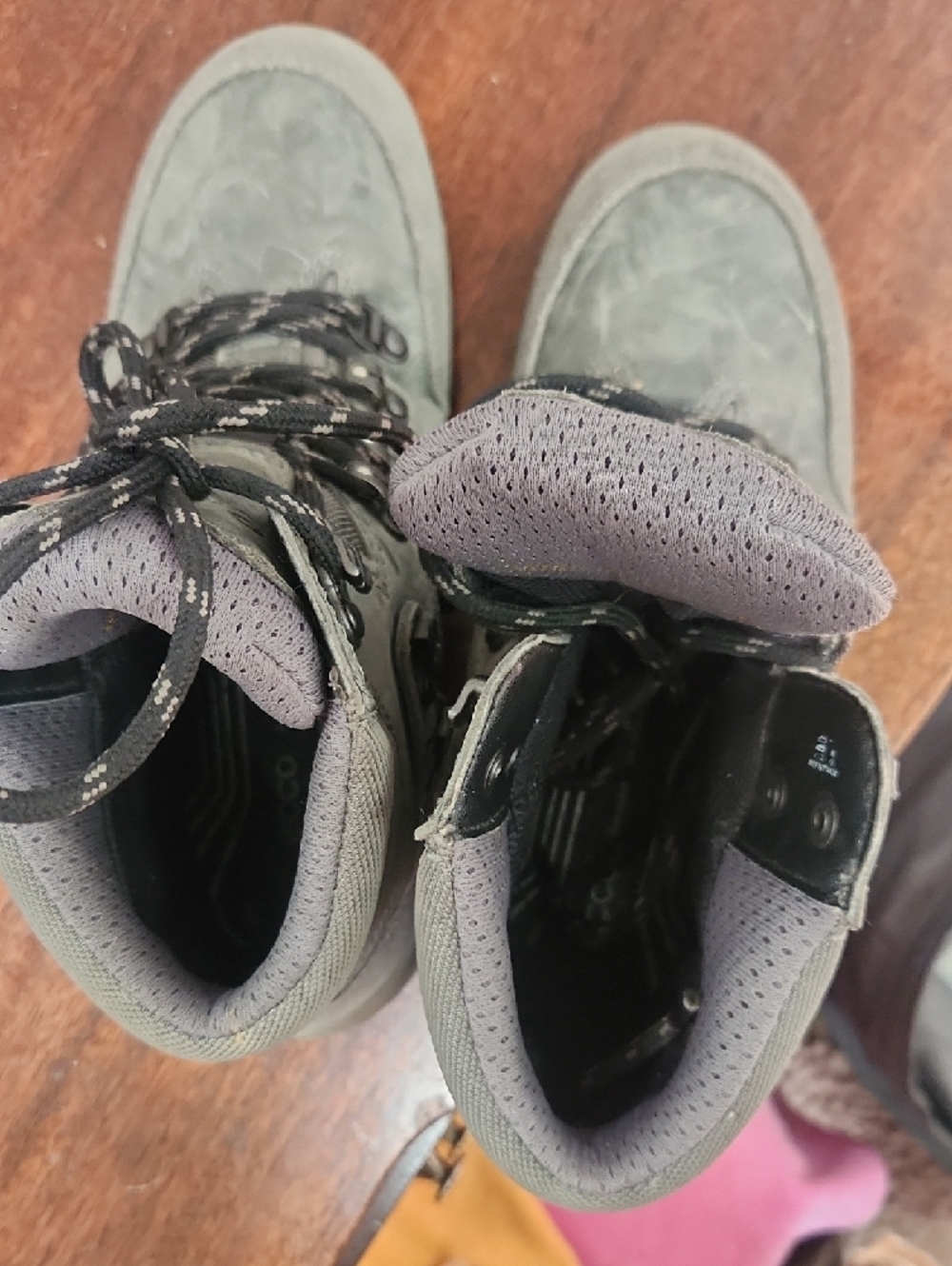 NWOT Ecco Women's Gray Lace-Up Suede Hiking Boots - Picture 5 of 5